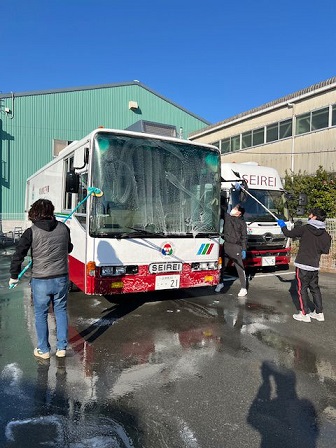 洗車とワックスがけの様子
