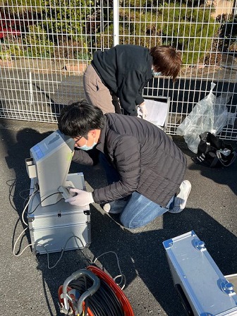 身長計・視力計の動作チェックの様子