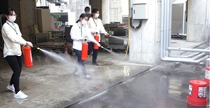 新入職員オリエンテーション内での防災訓練の様子