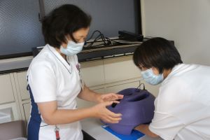 手洗い実習④感染管理認定看護師よりレクチャーを受けます