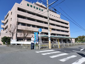 春の交通安全旗持ち運動の様子