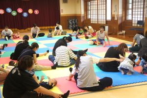 ベビー＆ママヨガの様子