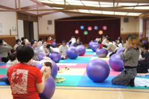 バランスボールでママシェイプの様子