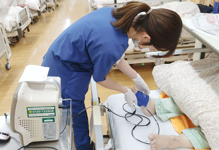 SPP測定（皮膚灌流圧測定）・ペリケア実施（光線療法）